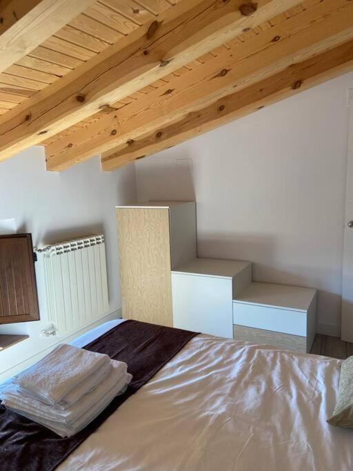 Apartamentos Rurales La Plaza 2 Duruelo de la Sierra Bagian luar foto