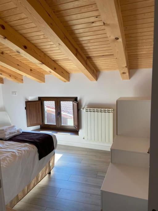 Apartamentos Rurales La Plaza 2 Duruelo de la Sierra Bagian luar foto