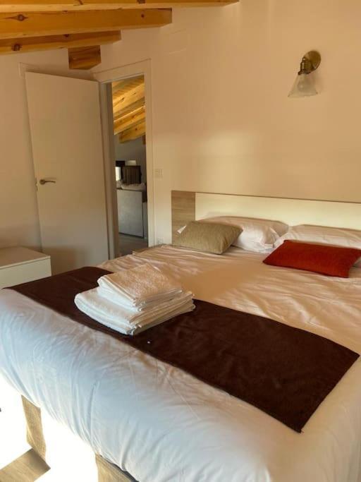 Apartamentos Rurales La Plaza 2 Duruelo de la Sierra Bagian luar foto