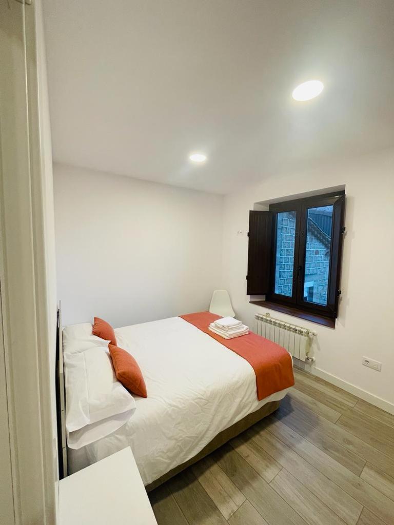 Apartamentos Rurales La Plaza 2 Duruelo de la Sierra Bagian luar foto