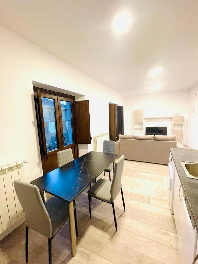 Apartamentos Rurales La Plaza 2 Duruelo de la Sierra Bagian luar foto